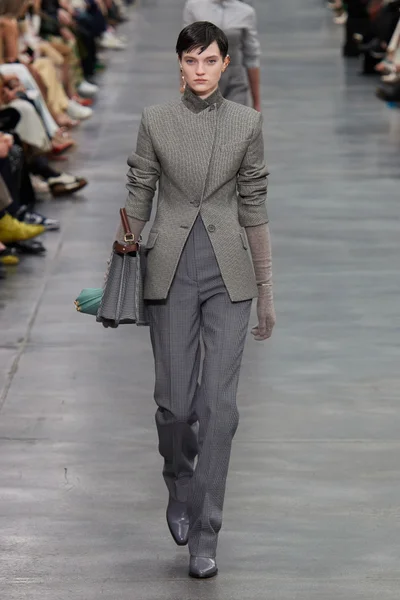 Look 43